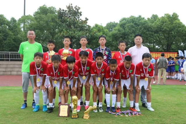 穆里尼奥希望引进埃尔莫索和博卡中场梅迪纳